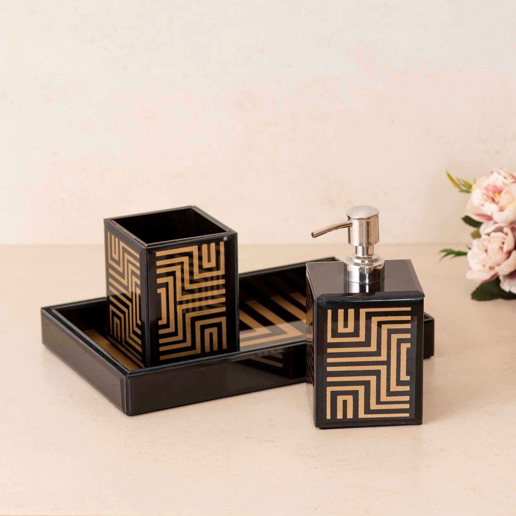 Maze Glass Bathroom Set of 3 Gold & Black