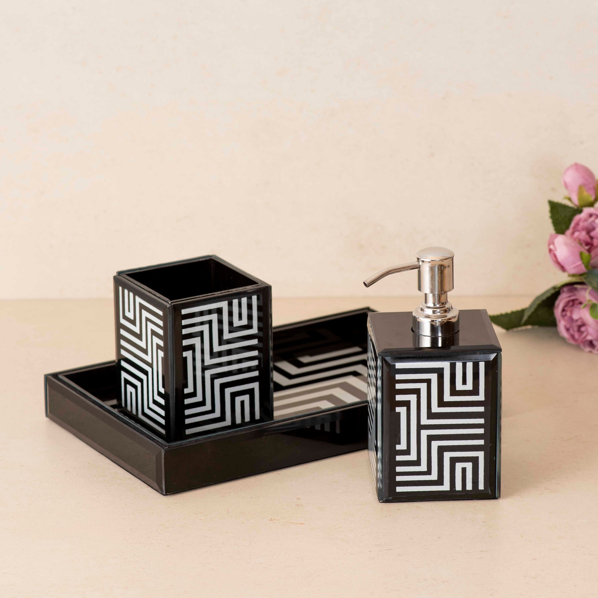 Maze Glass Bathroom Set of 3 Black & White