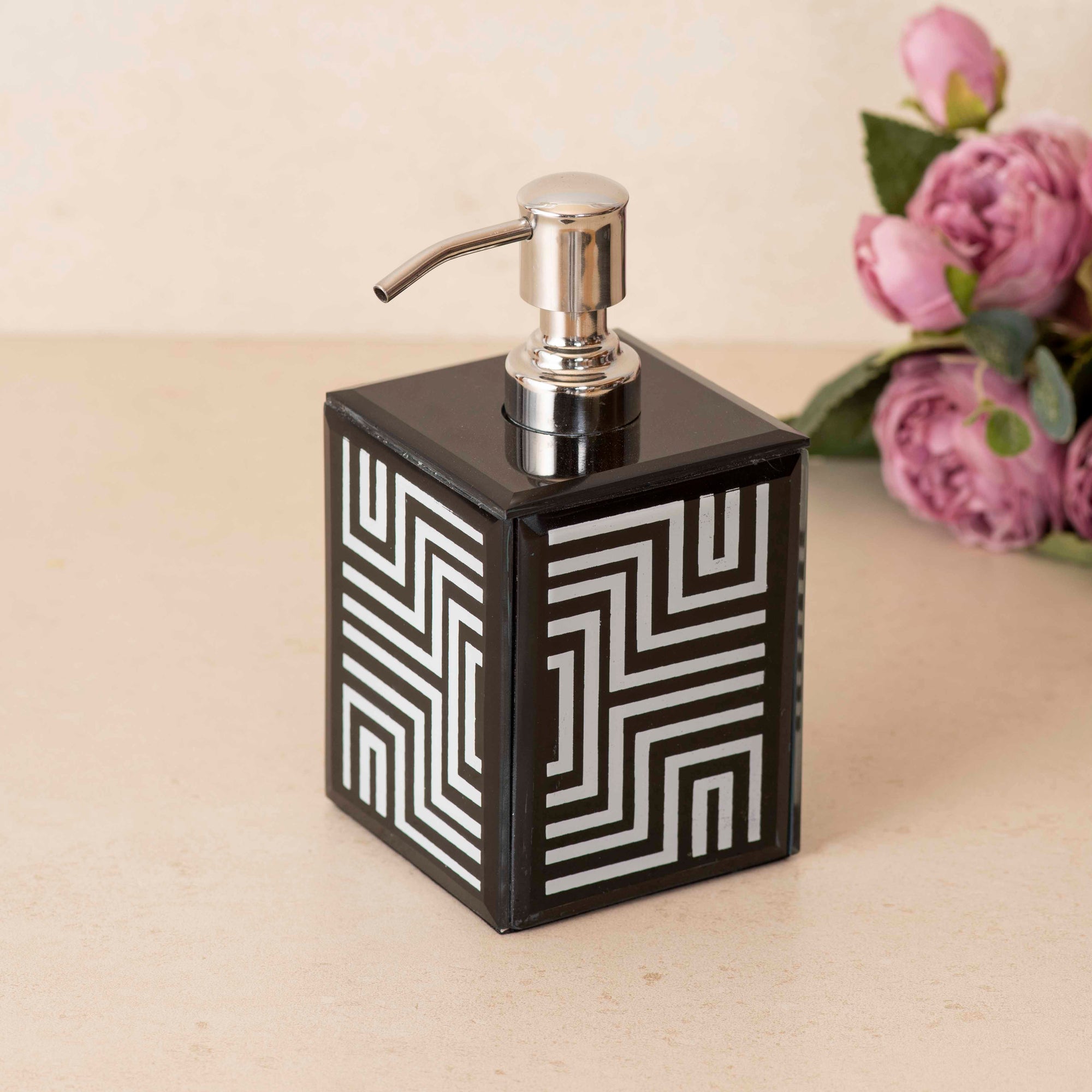 Maze Glass Bathroom Set of 3 Black & White