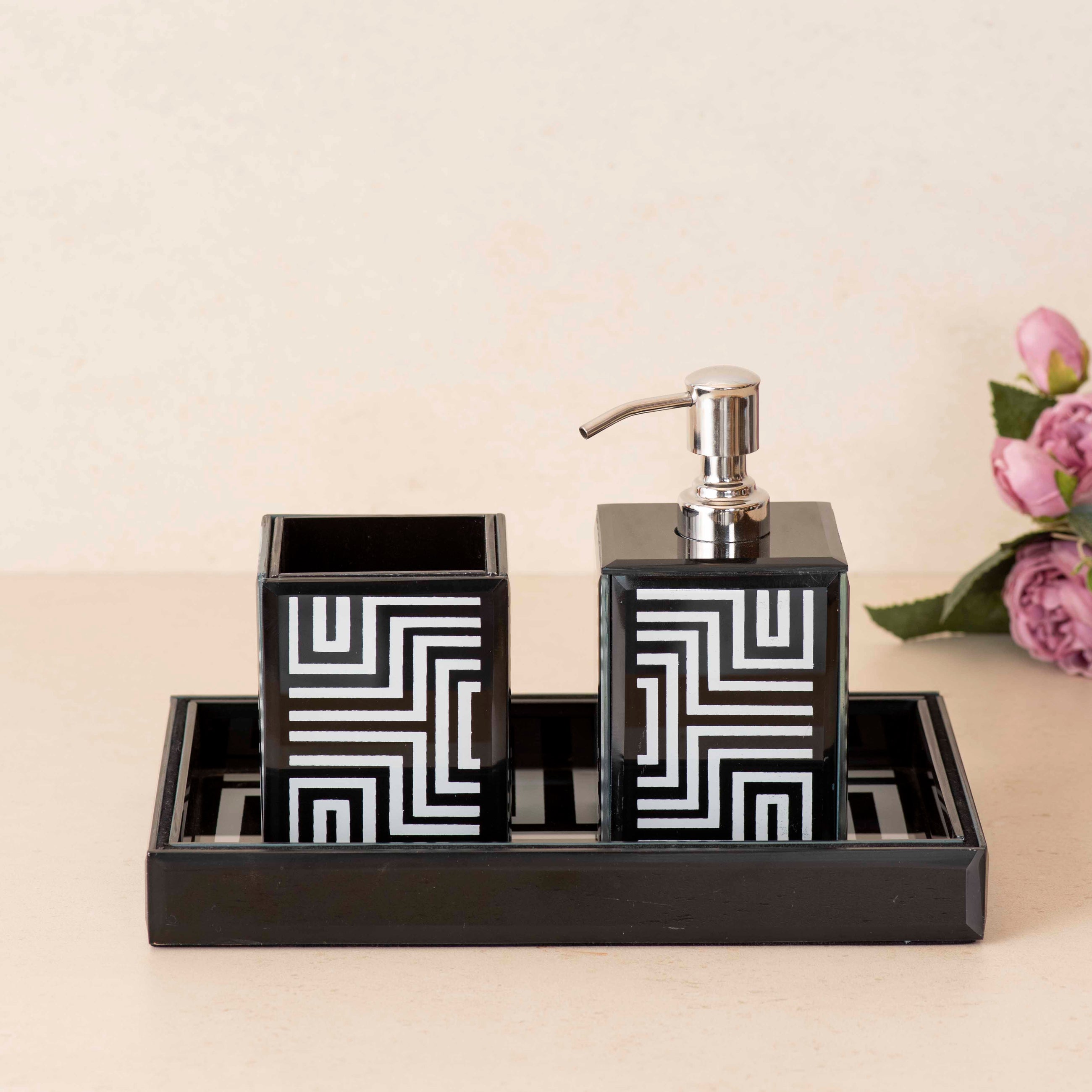 Maze Glass Bathroom Set of 3 Black & White - Product Image 