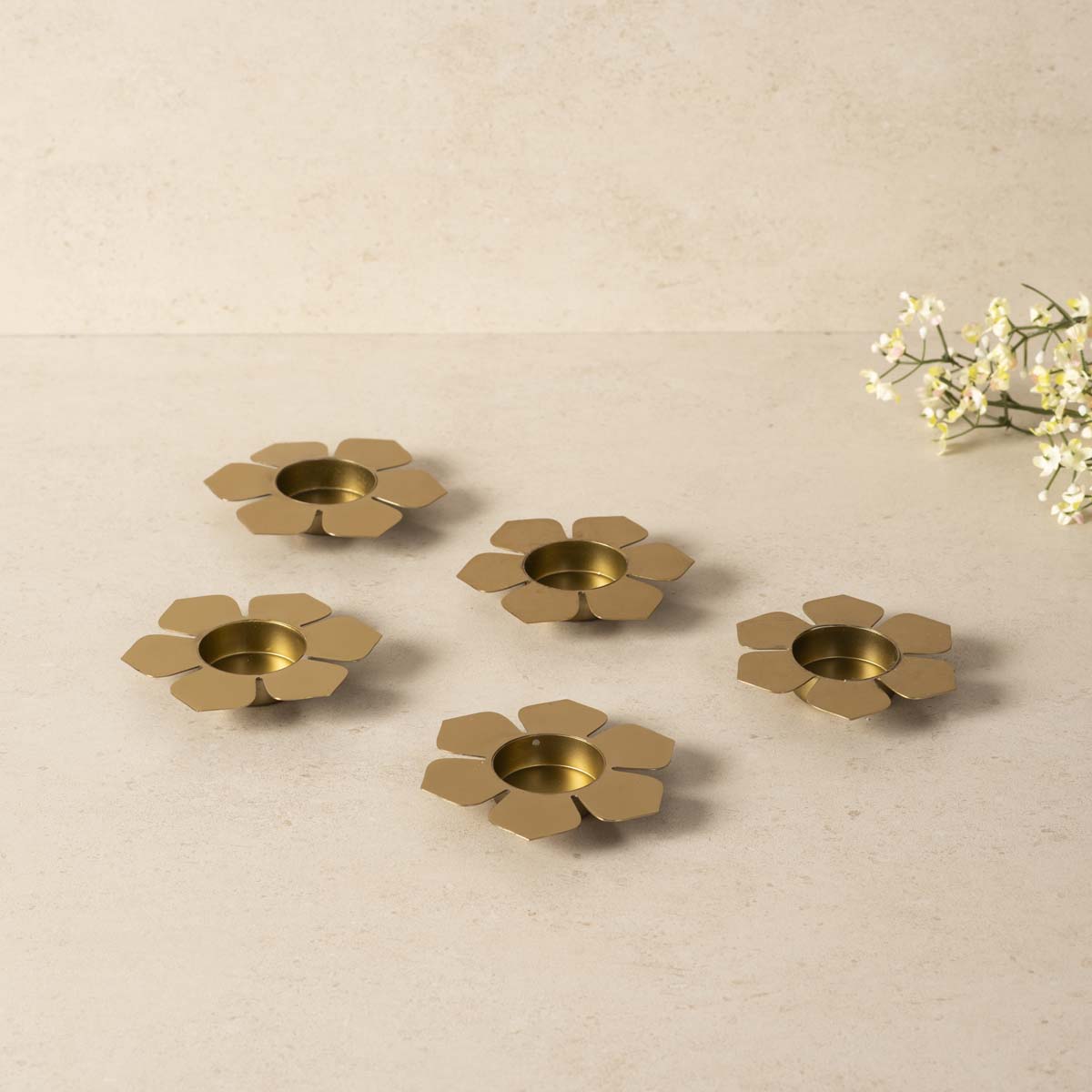 Petal Tlight holder with tlights set of 5 - Gold