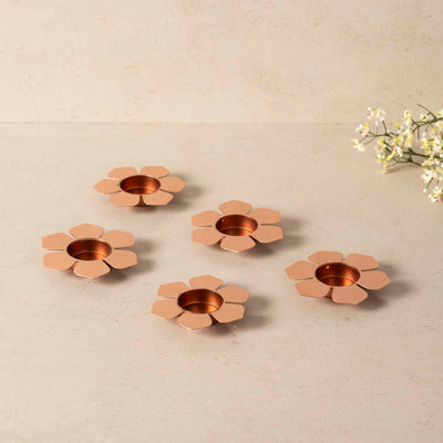 Petal Tlight holder with tlights set of 5 - Rose Gold