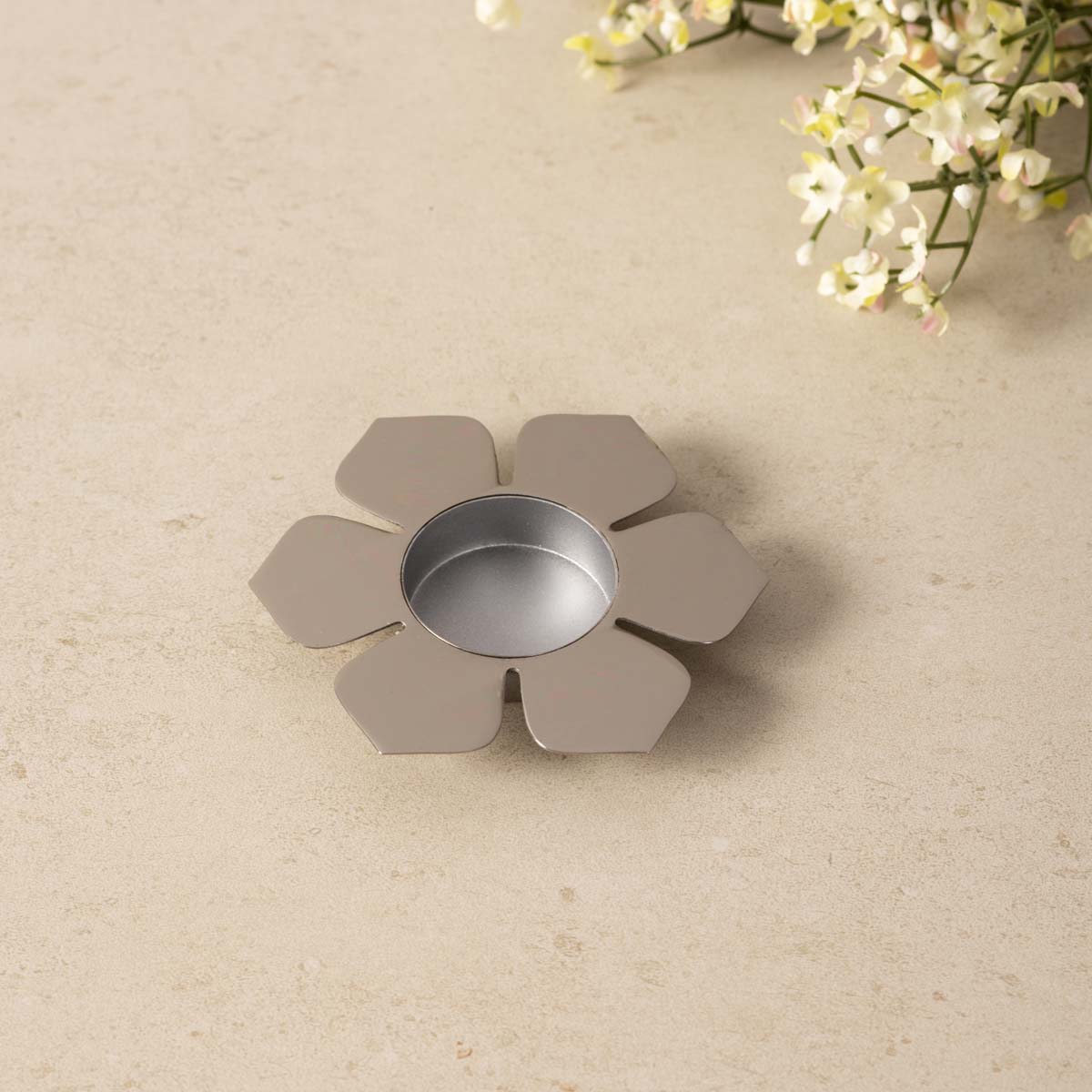 Petal Tlight holder with tlights set of 5 - Silver