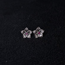 Phoolja studs