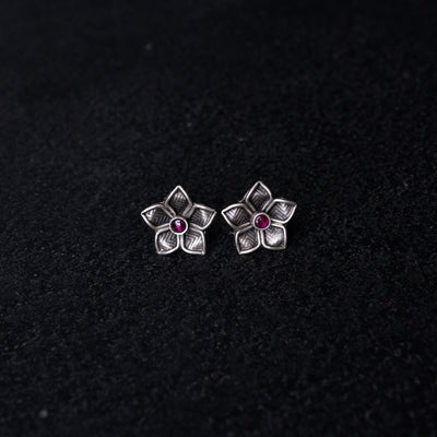 Phoolja studs
