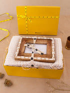 Sandakphu Photoframe & Karakoram Throw Gift Box (Multi)