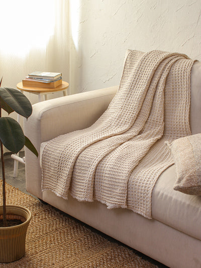 Sandakphu Photoframe & Karakoram Throw Gift Box (Multi)