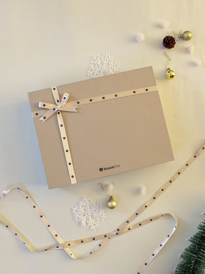 Holly Cushion Gift Set