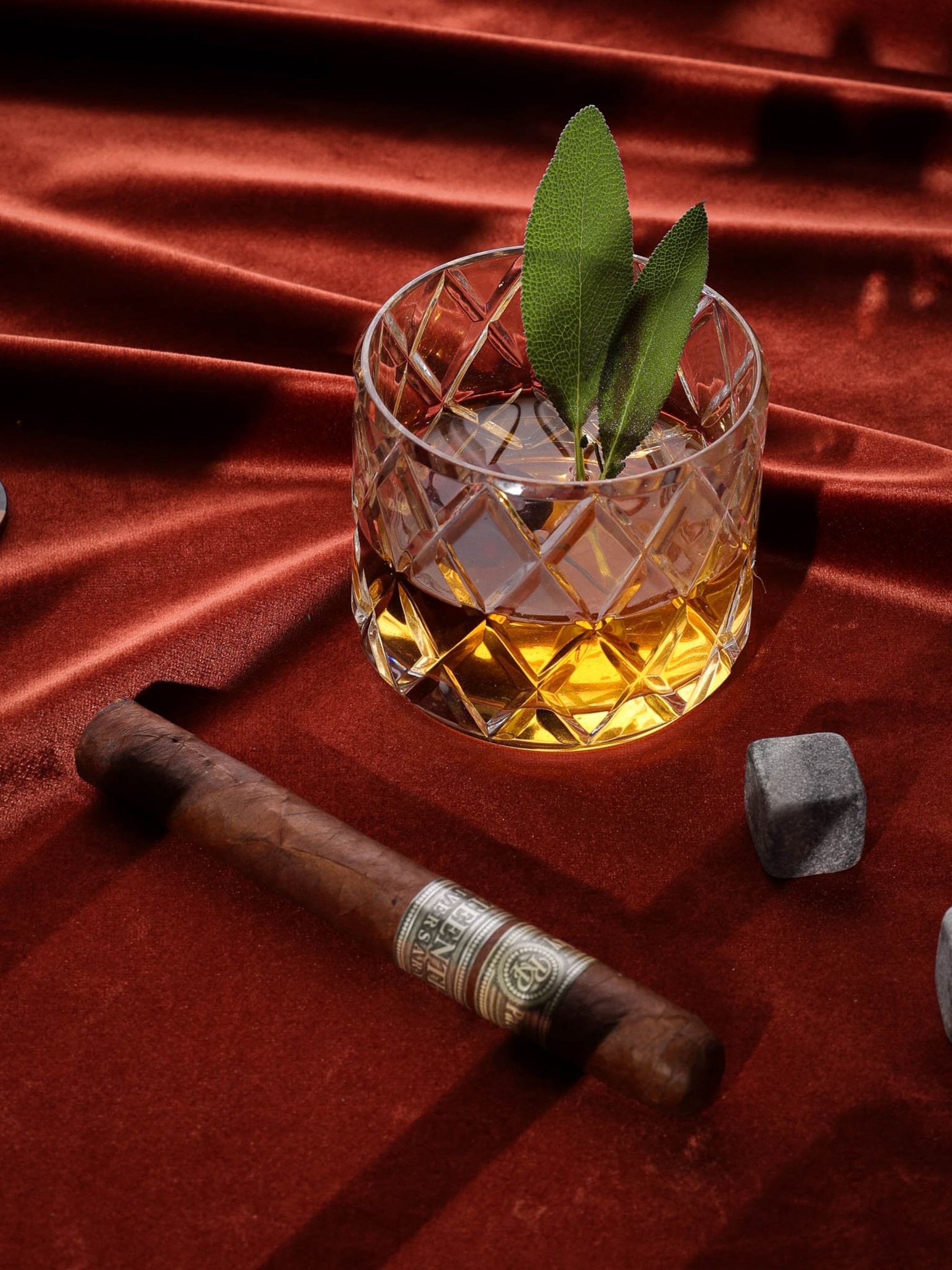 Diamond Glass & Snacks Gift Box