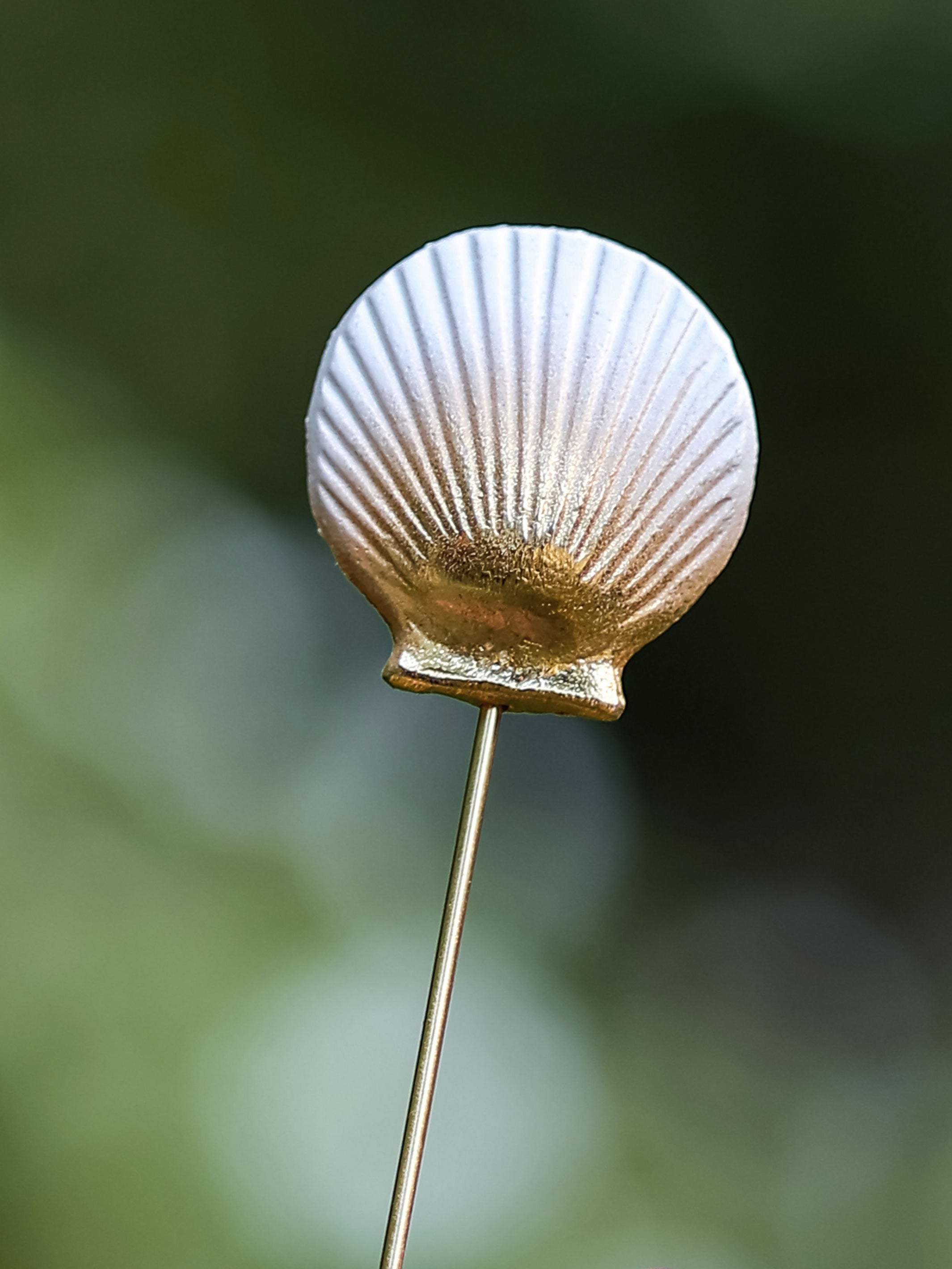 Golden White Seashells Metal Sticks