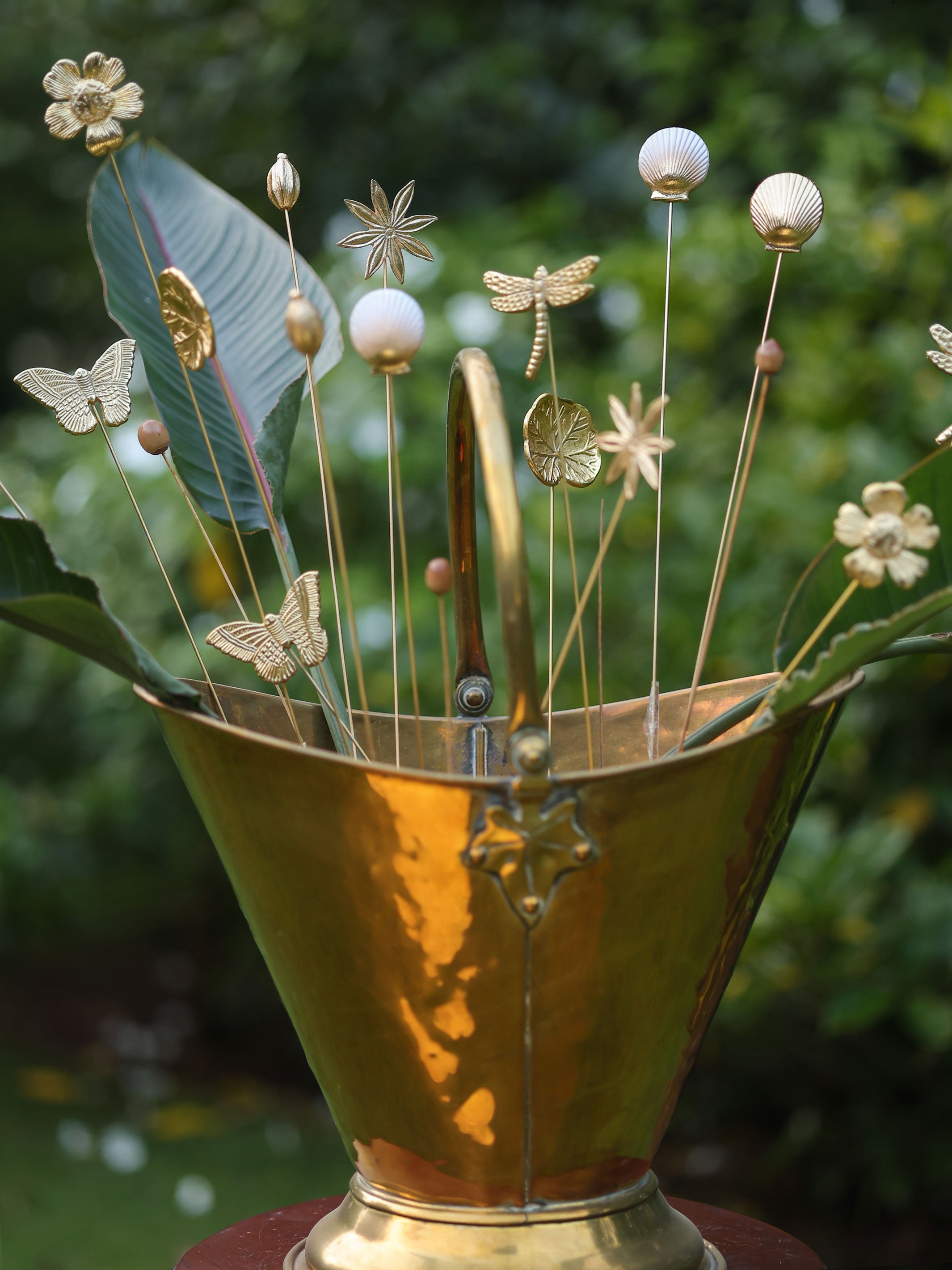 Golden White Seashells Metal Sticks