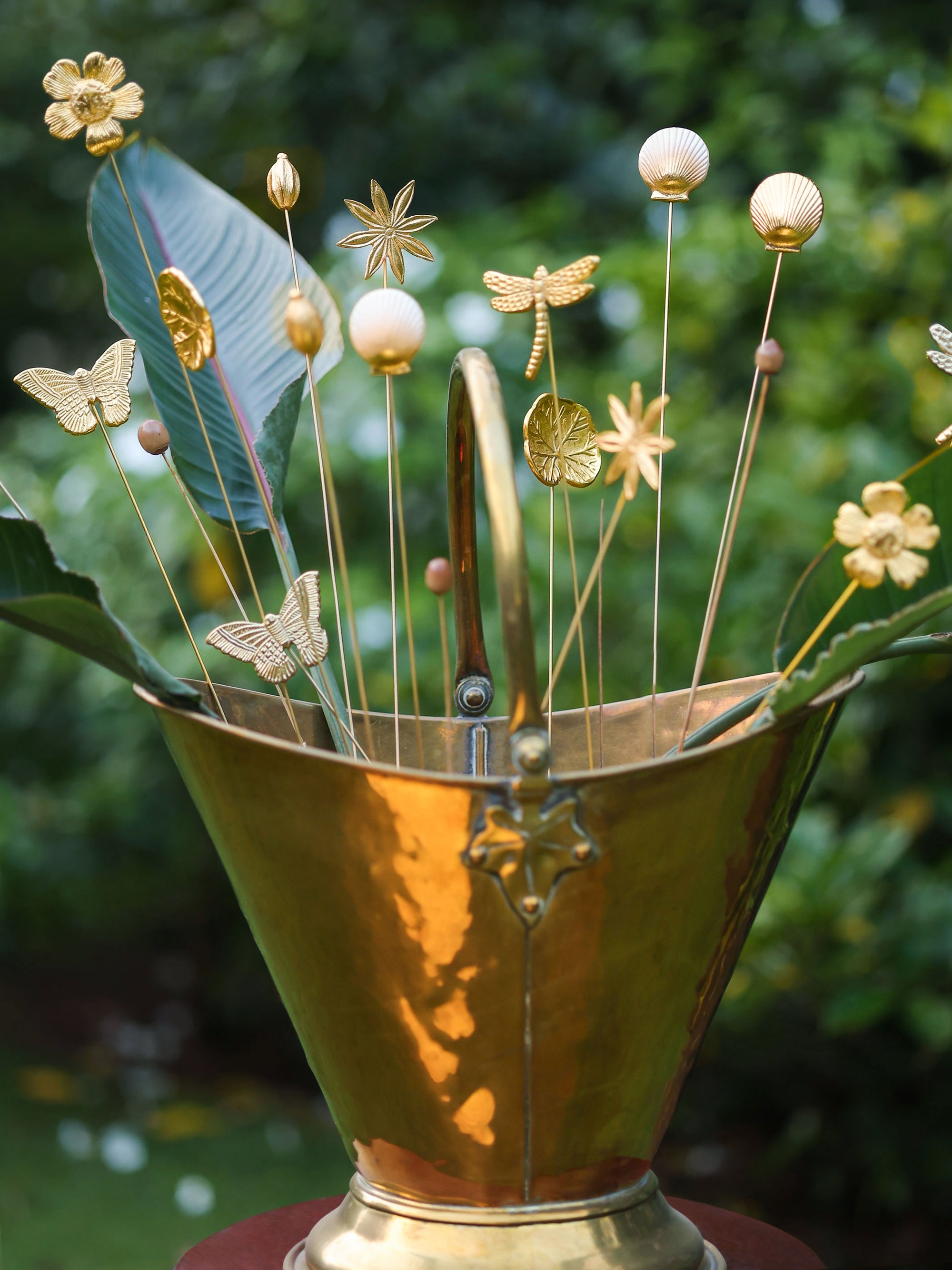 Golden White Seashells Metal Sticks