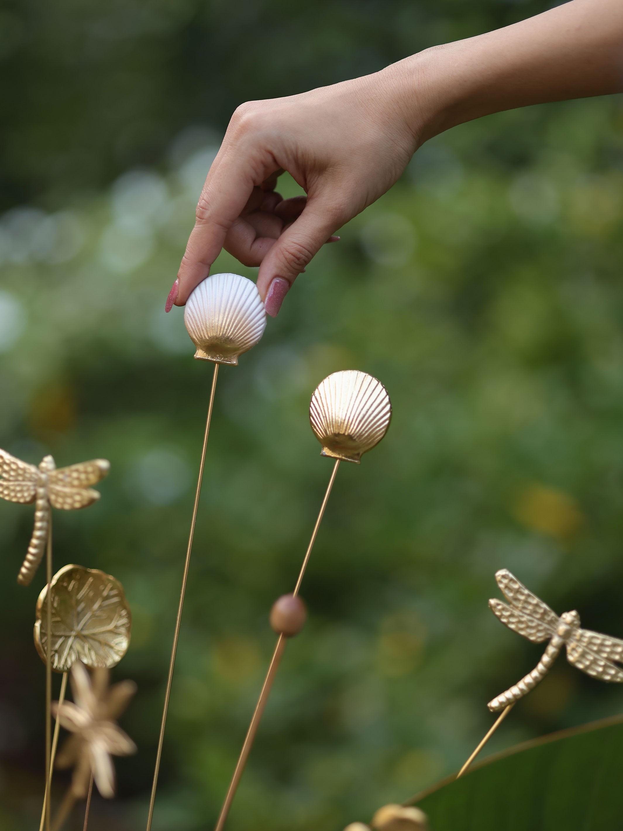 Golden White Seashells Metal Sticks
