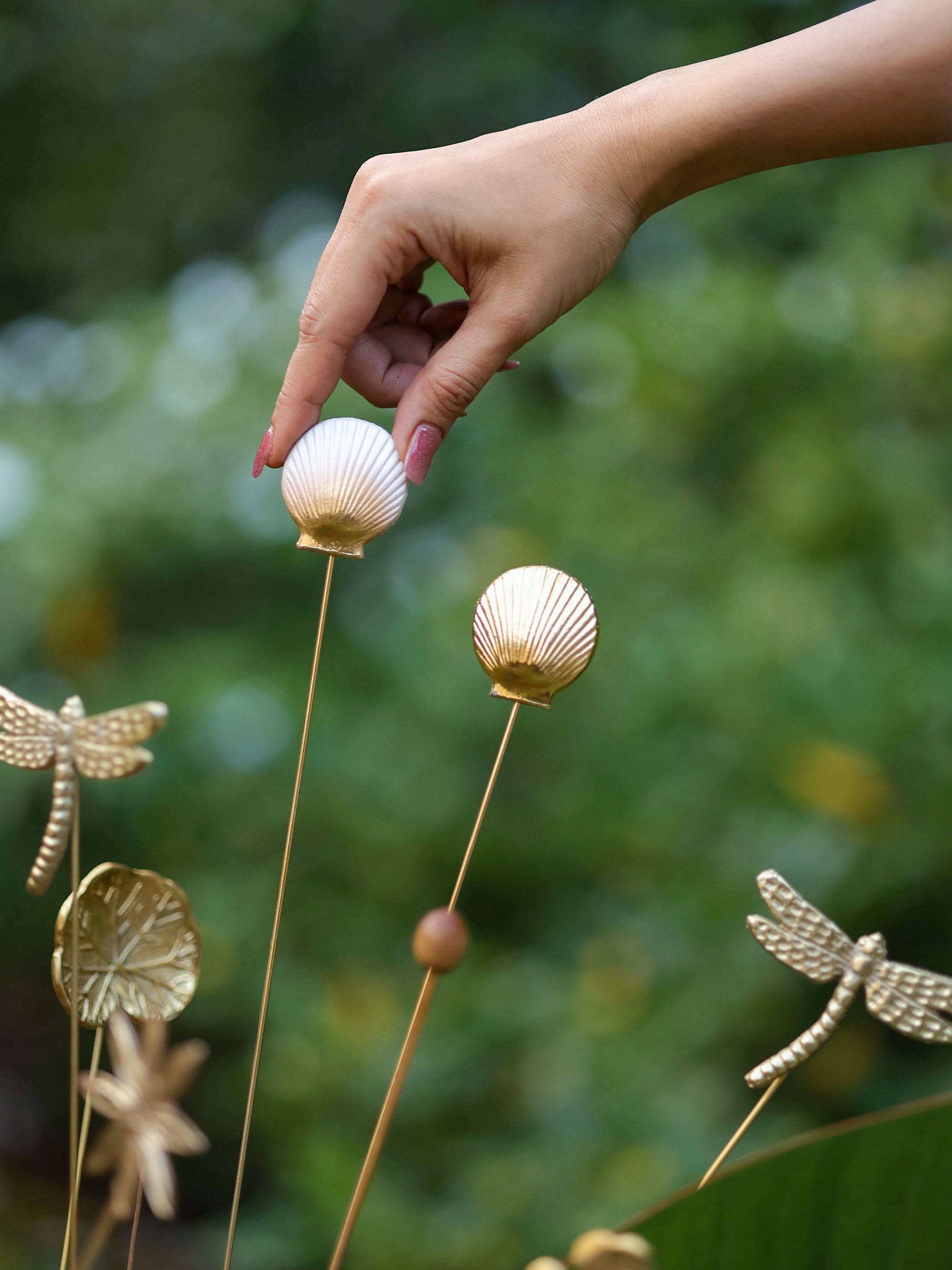 Golden White Seashells Metal Sticks