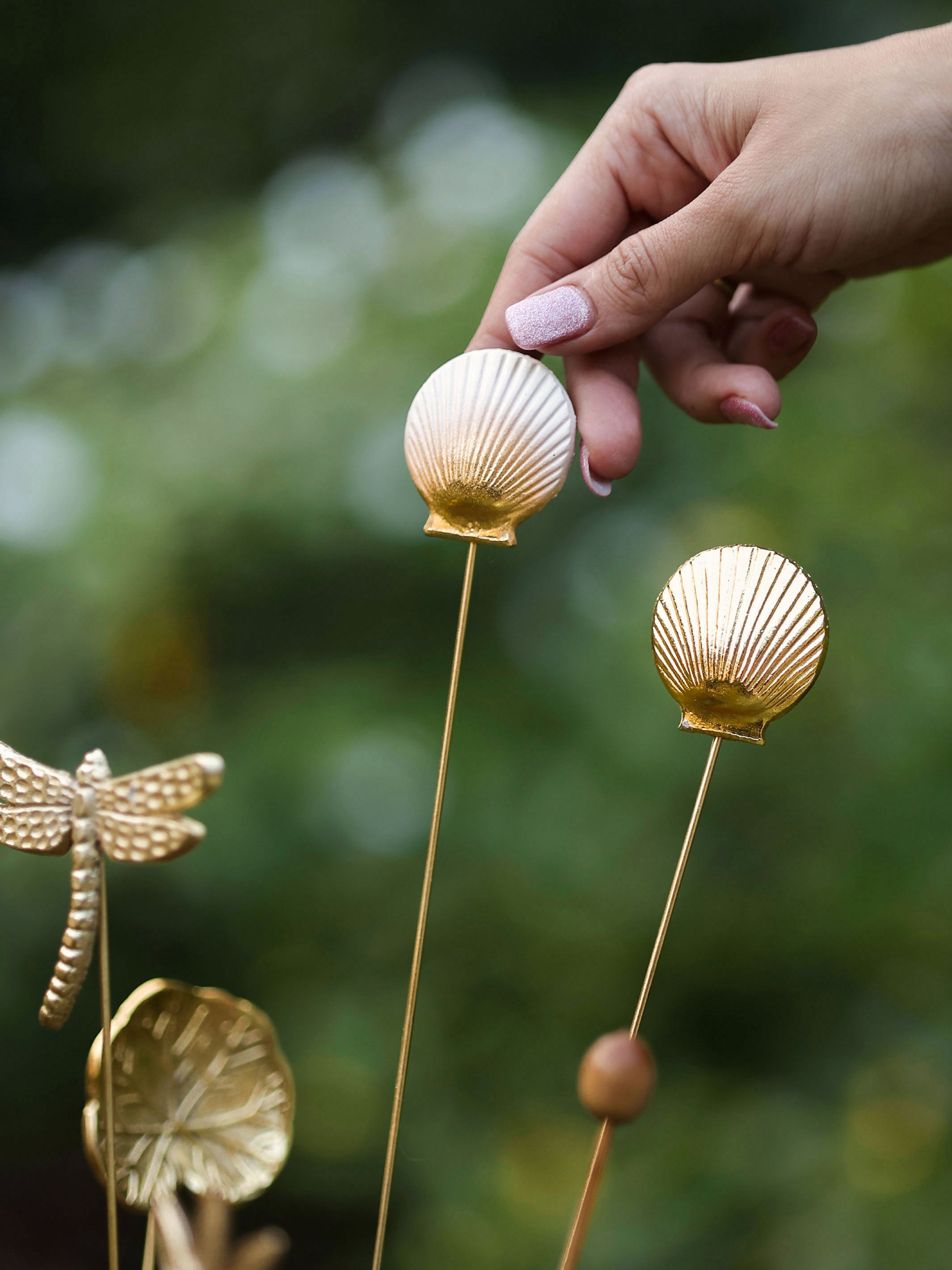 Golden White Seashells Metal Sticks