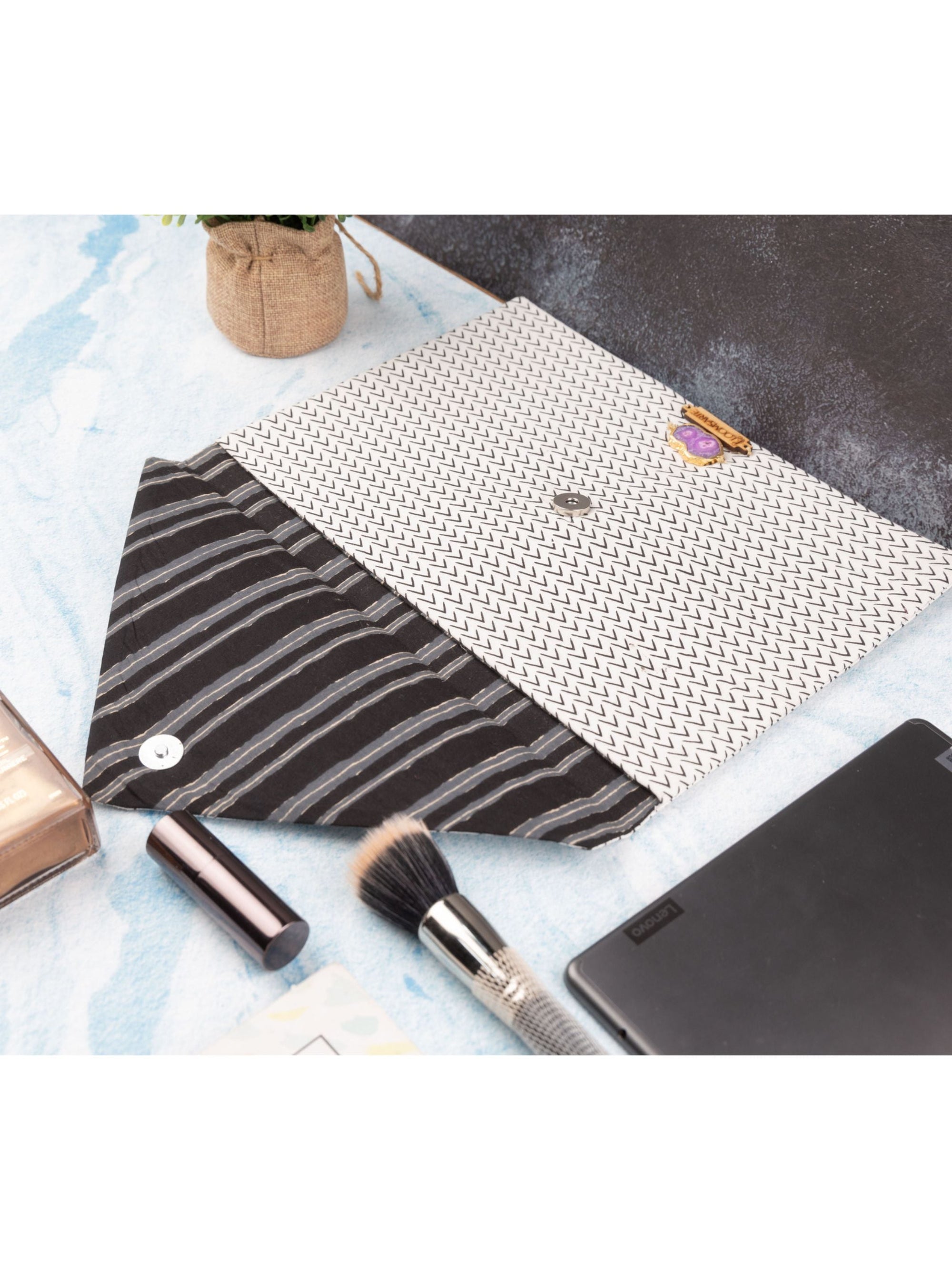 Black & White Ipad Envelope Sleeve