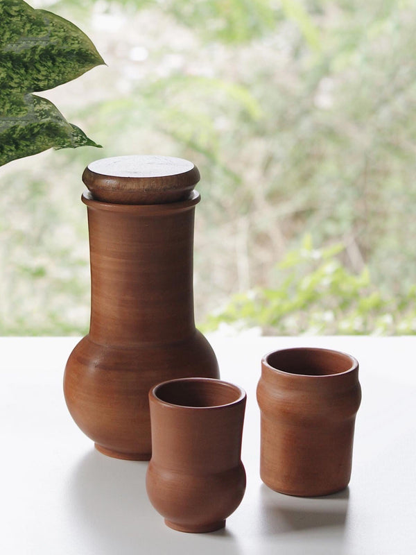 Carafe and 2 tumblers