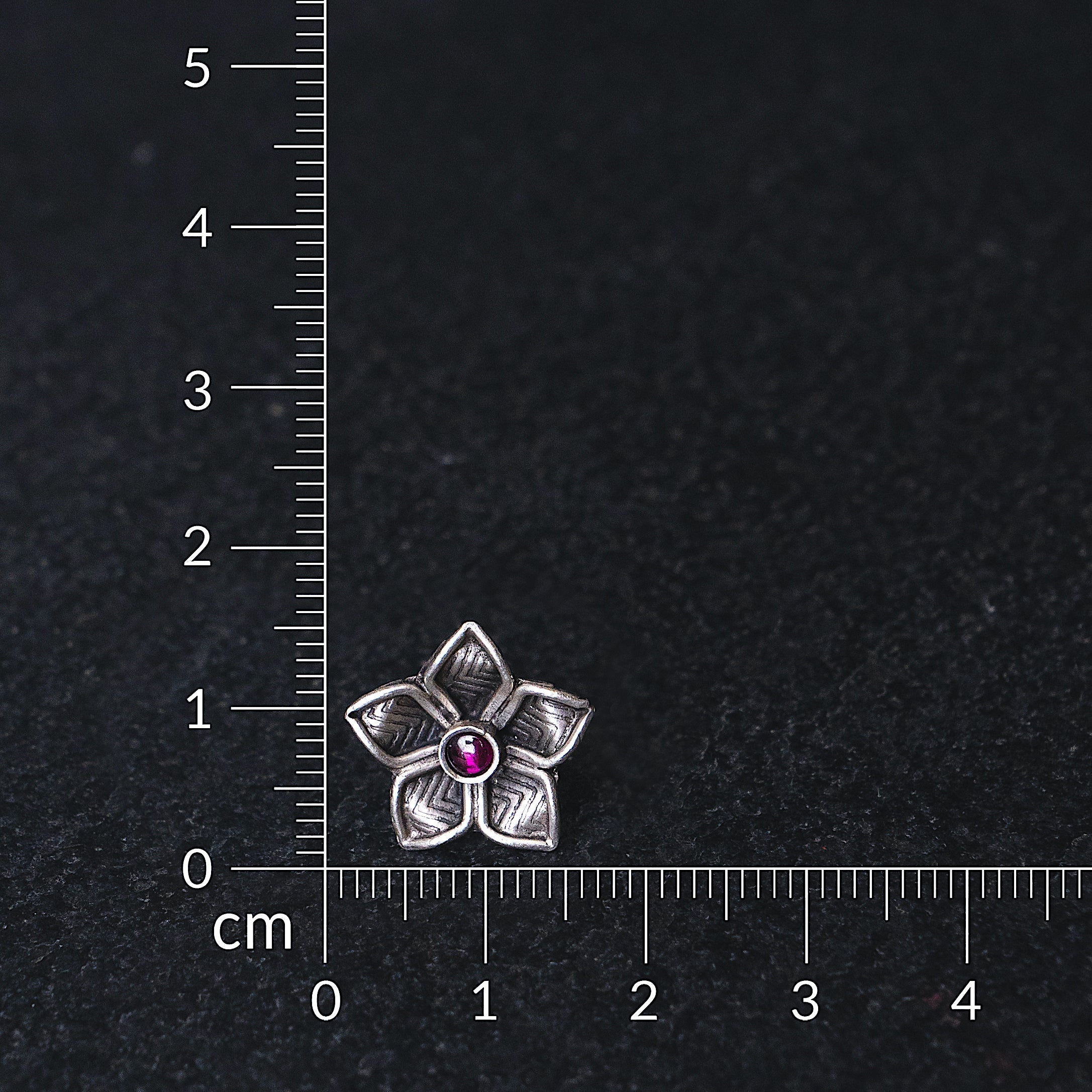 Phoolja studs