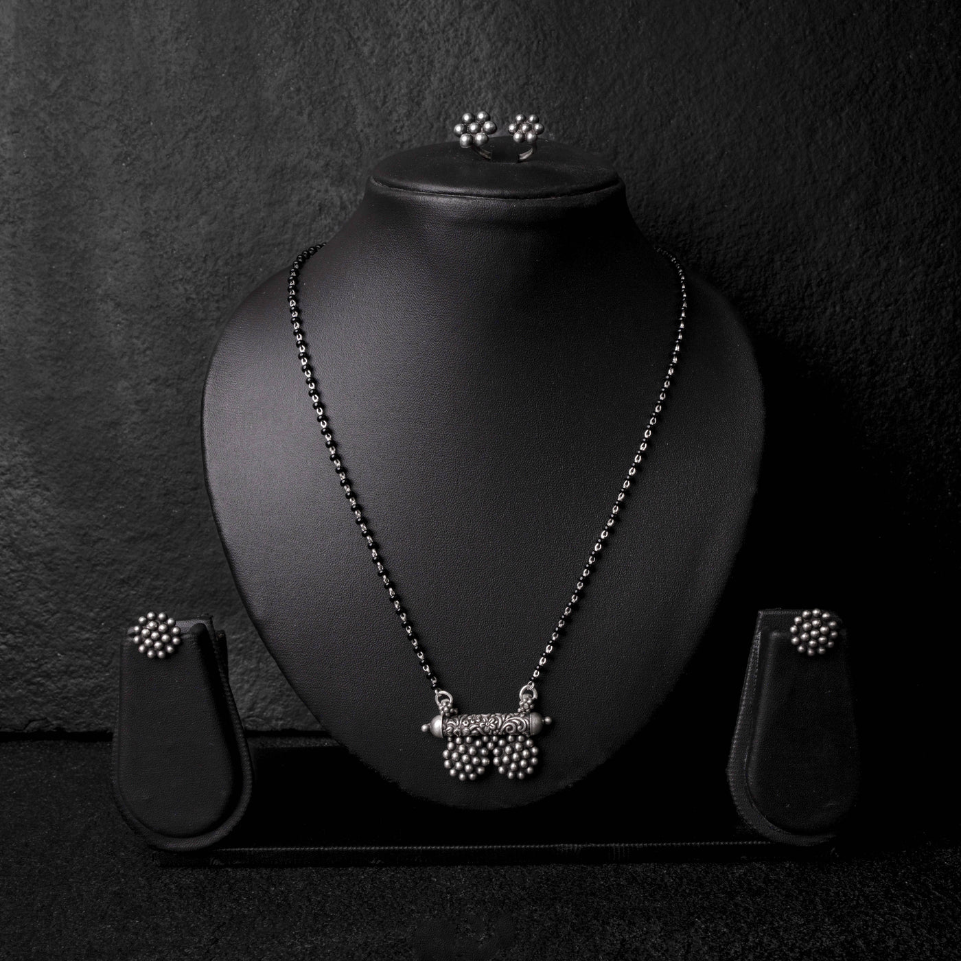 Dhaarini Mangalsutra