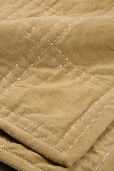 Checker Sand Velvet Embroidered Quilt