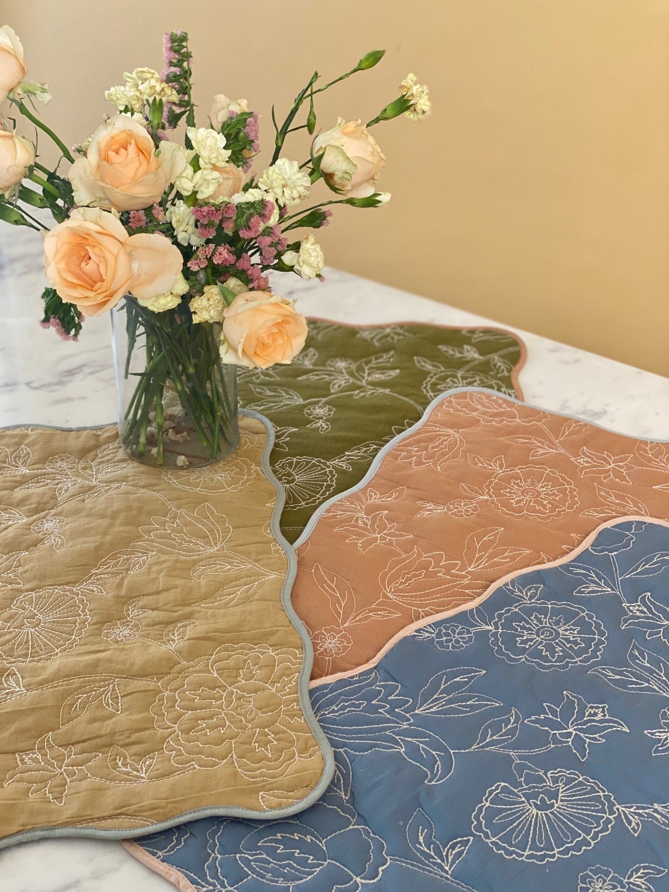 Rosabelle Chintz Olive Scallop Mats-Set of 2