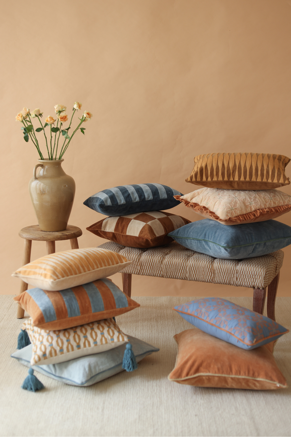 Daisy Azure Oblong Cushion Cover