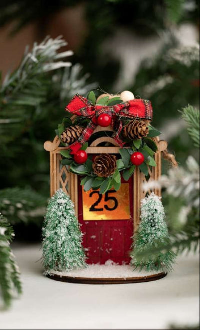 Miniature Wooden Christmas Door with 25 & Wreath_CC84