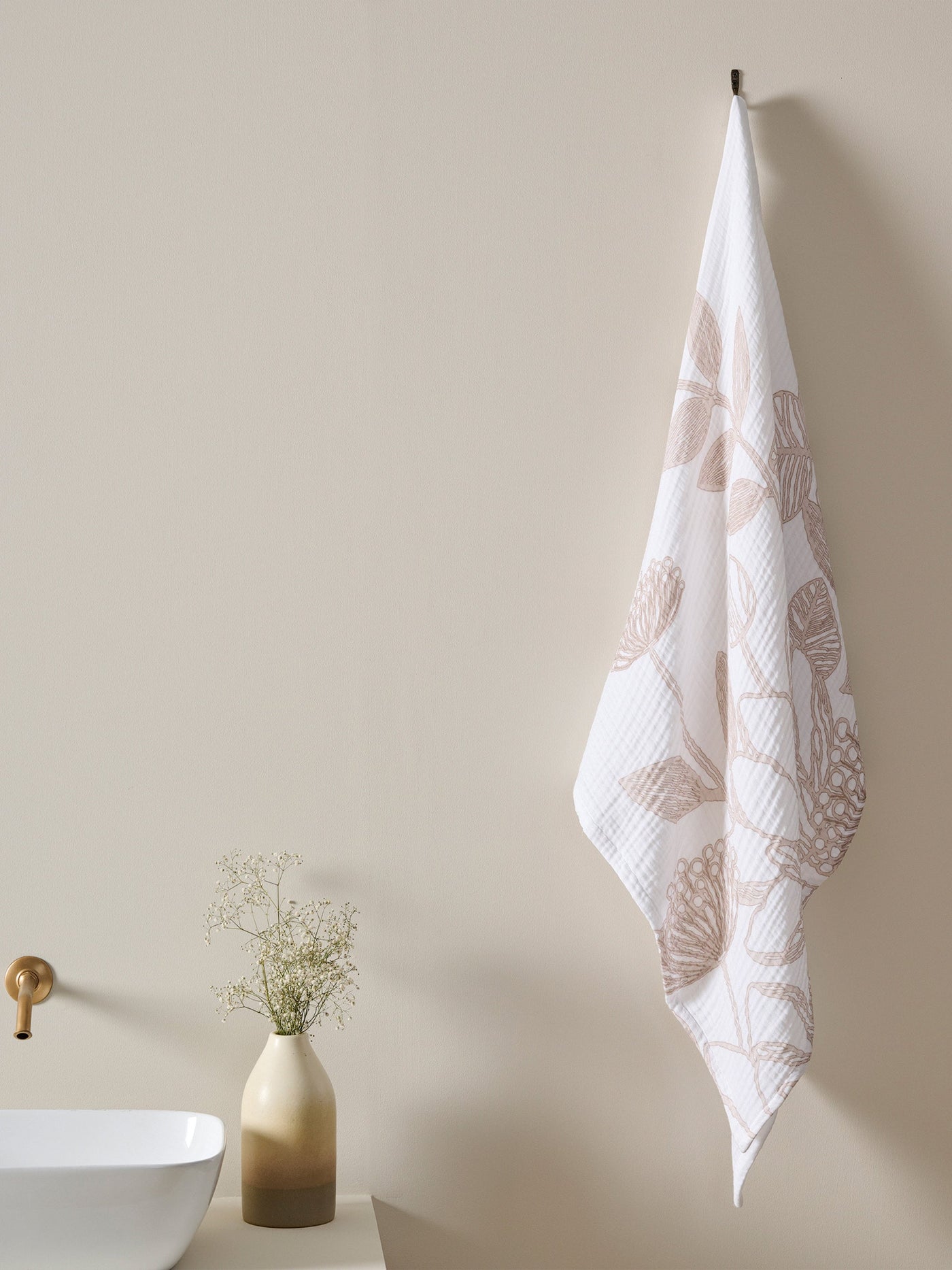 Vine Bloom Cotton Gauze Bath Towel Clay