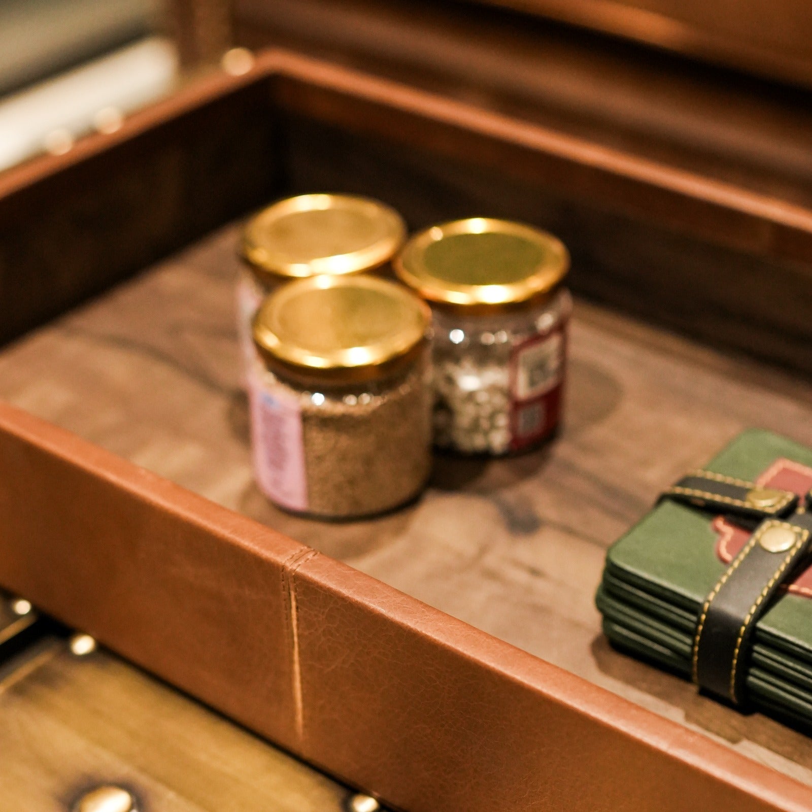 Minimalist leather organiser tray for desk and dresser India - The Mage Home