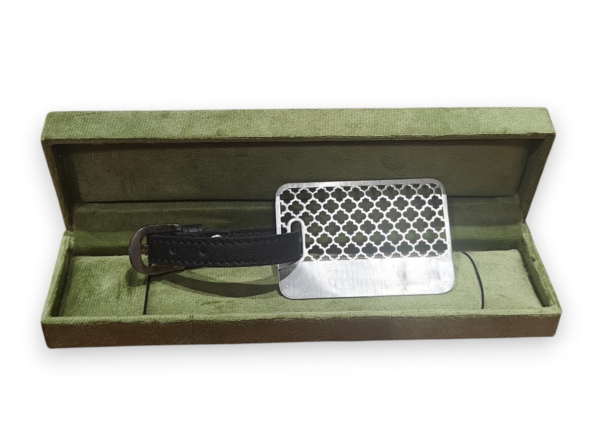 Silver Luggage Tag – Customizable Travel Elegance