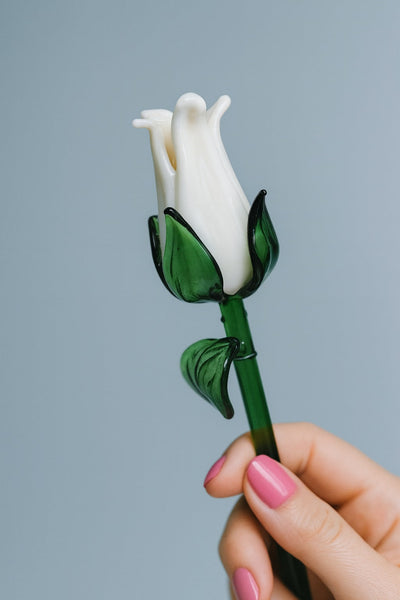 The Scarlet's Whisper – Hand-Blown Glass Flower Bouquet