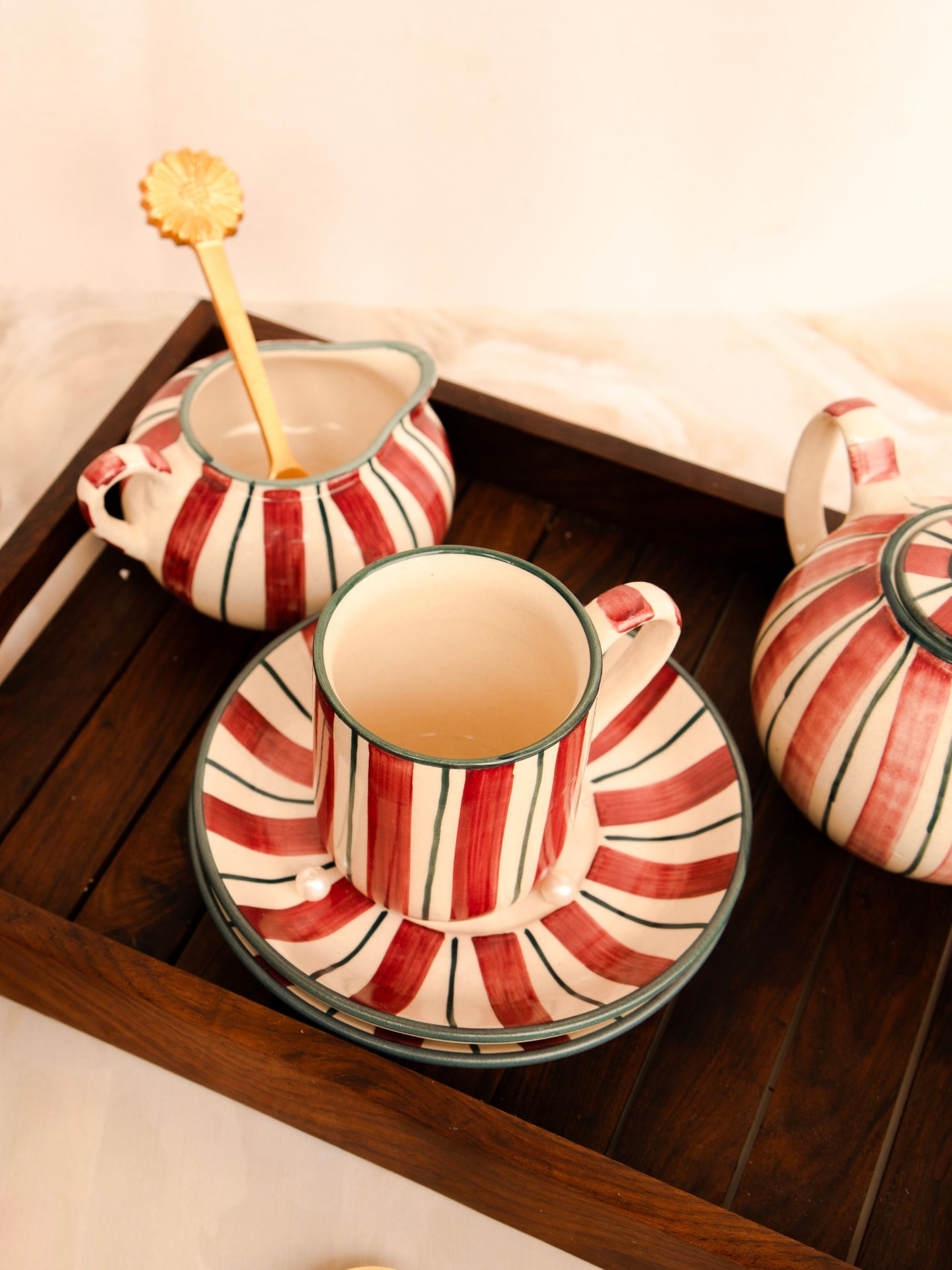 Crimson stripes tea set