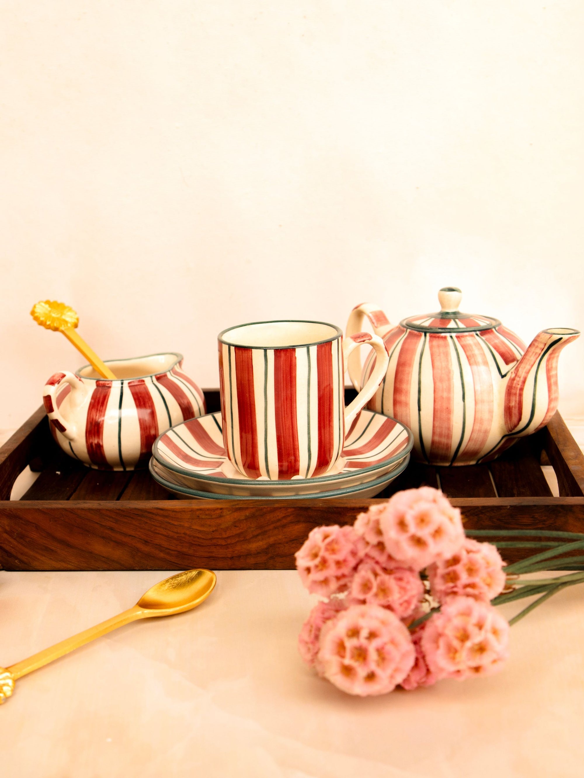 Crimson stripes tea set