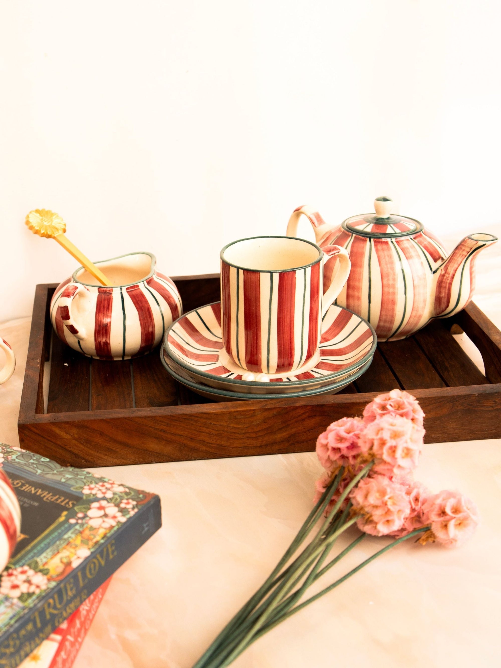 Crimson stripes tea set