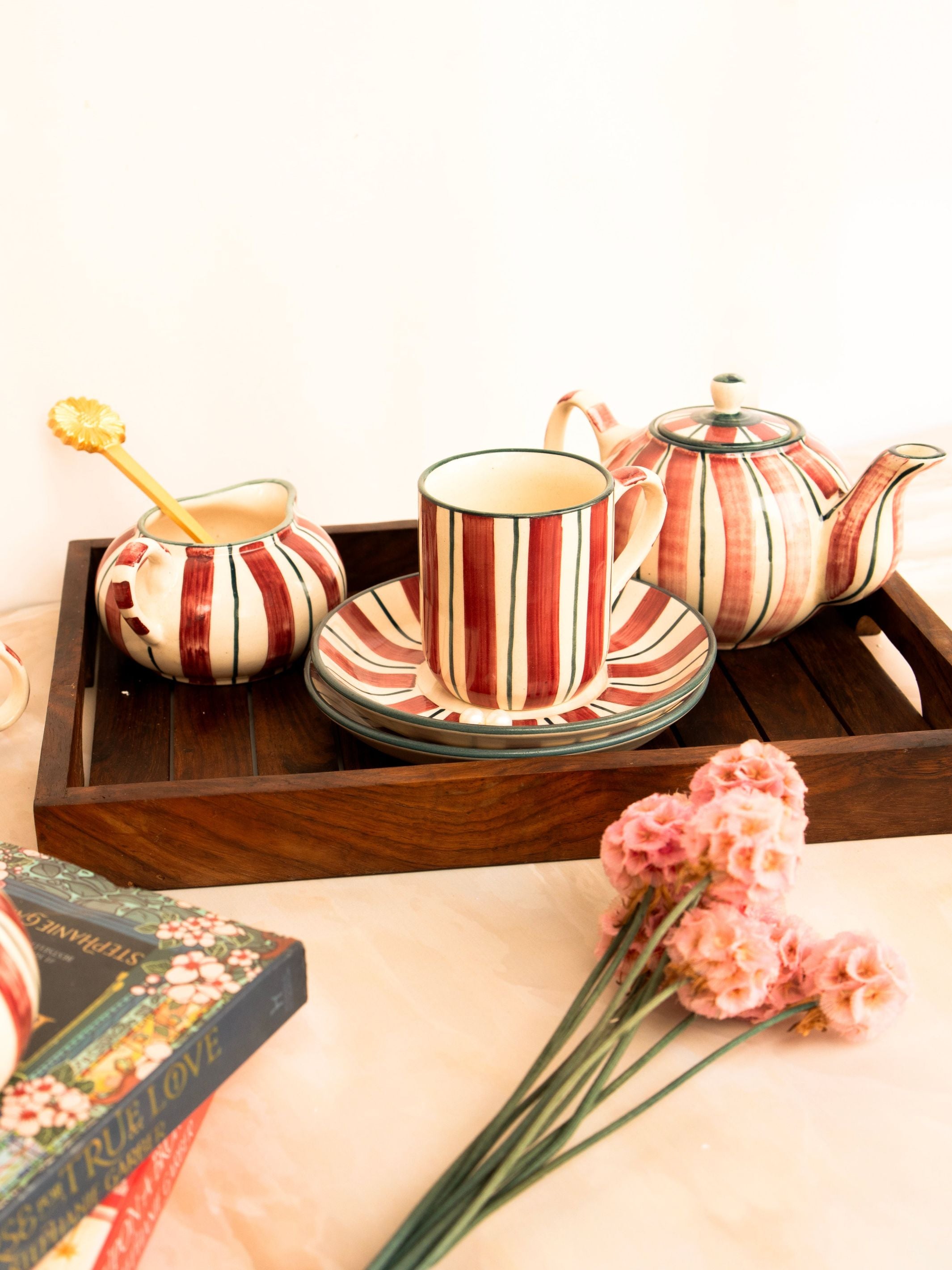 Crimson stripes tea set