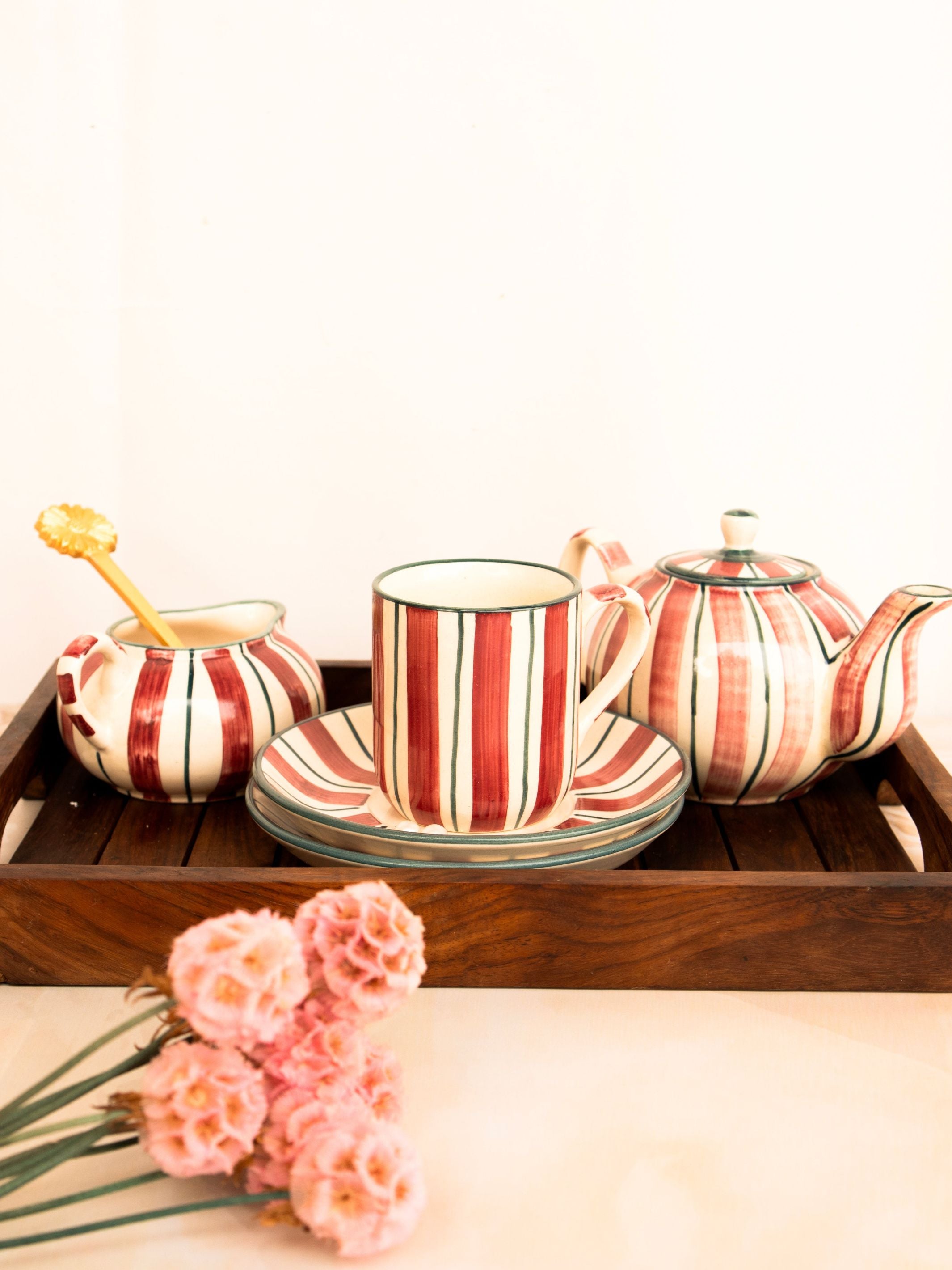 Crimson stripes tea set