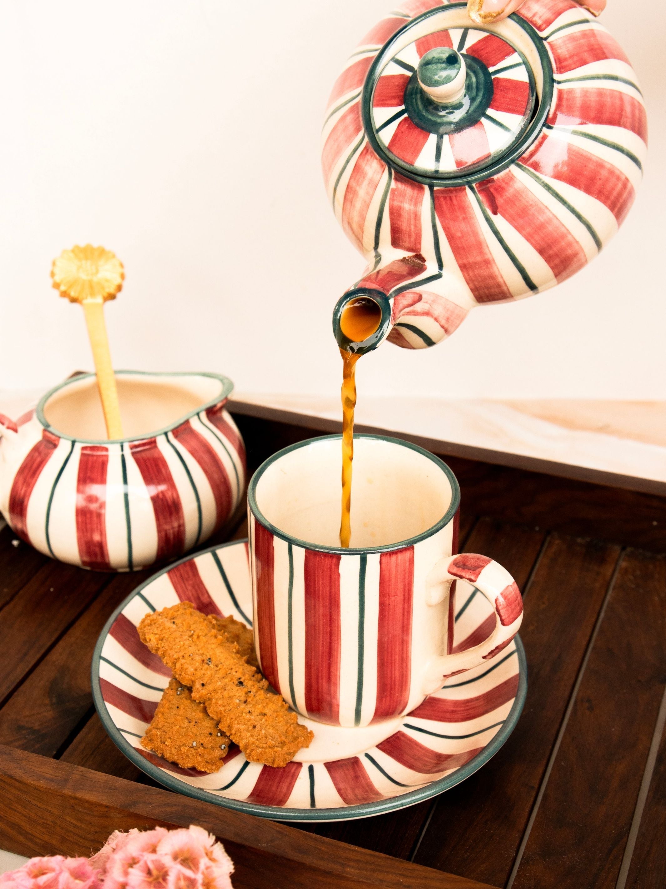 Crimson stripes tea set
