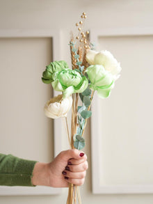 Minimal peony bunch