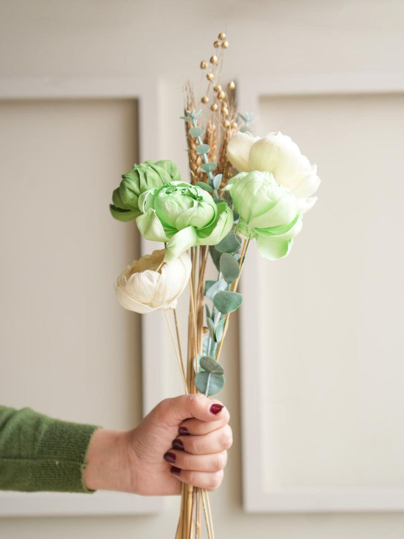 Minimal peony bunch