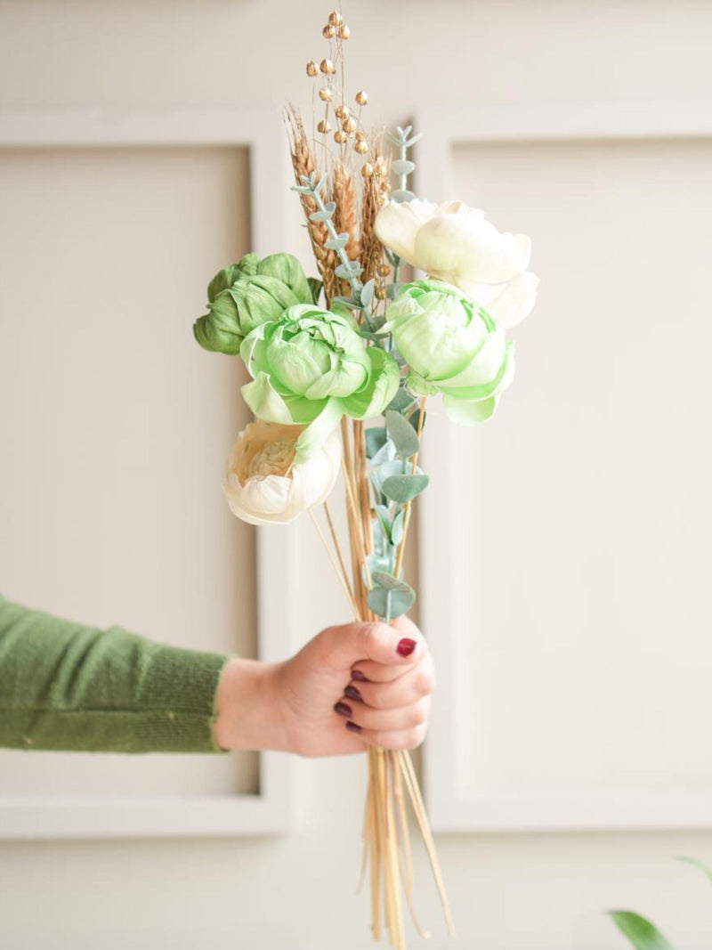 Minimal peony bunch