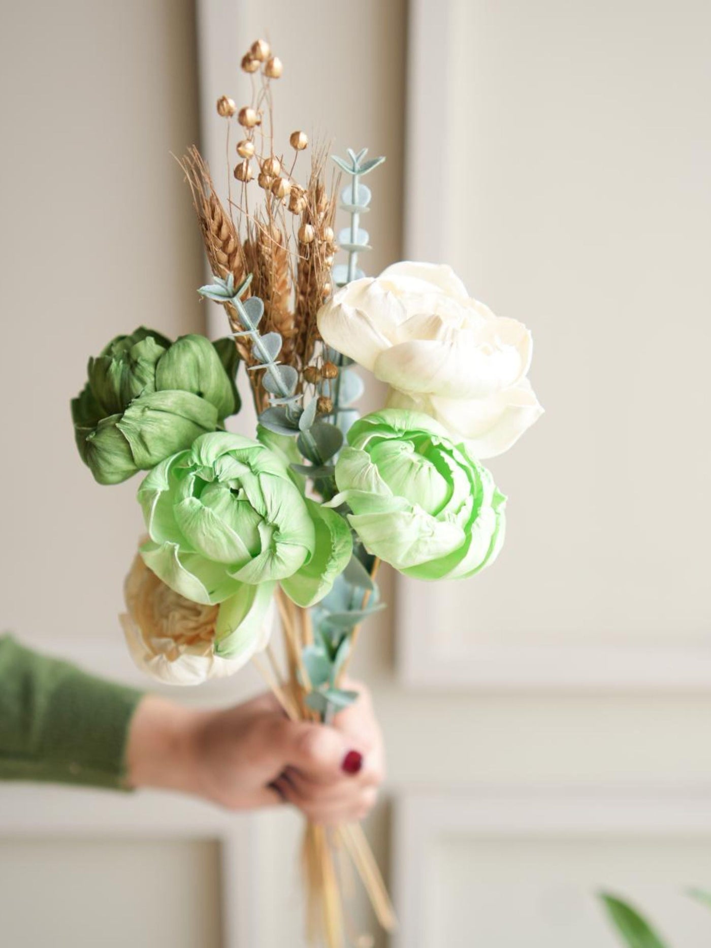 Minimal peony bunch
