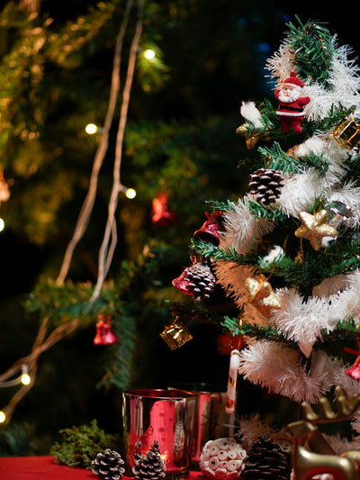 Big foldable christmas tree with 15 ornamnets