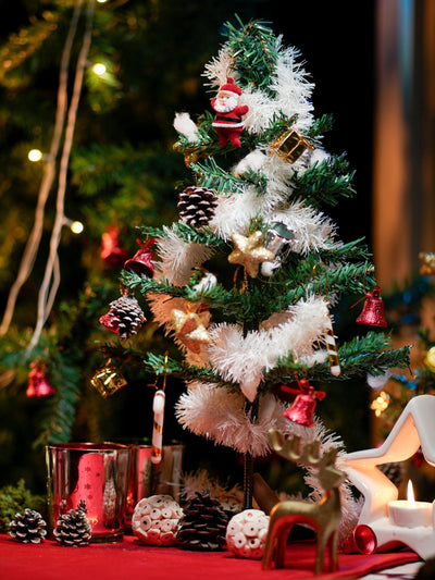 Big foldable christmas tree with 15 ornamnets