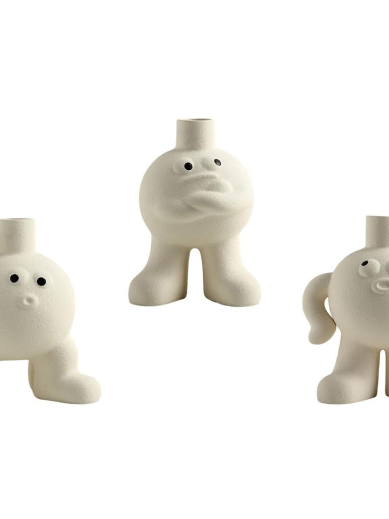 Big feet Flower vase hugging chest
