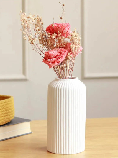 Snow White vase with harmony bunch