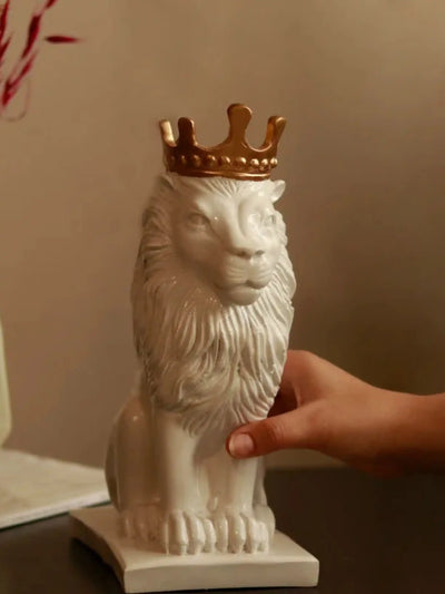 White Lion king sculpture