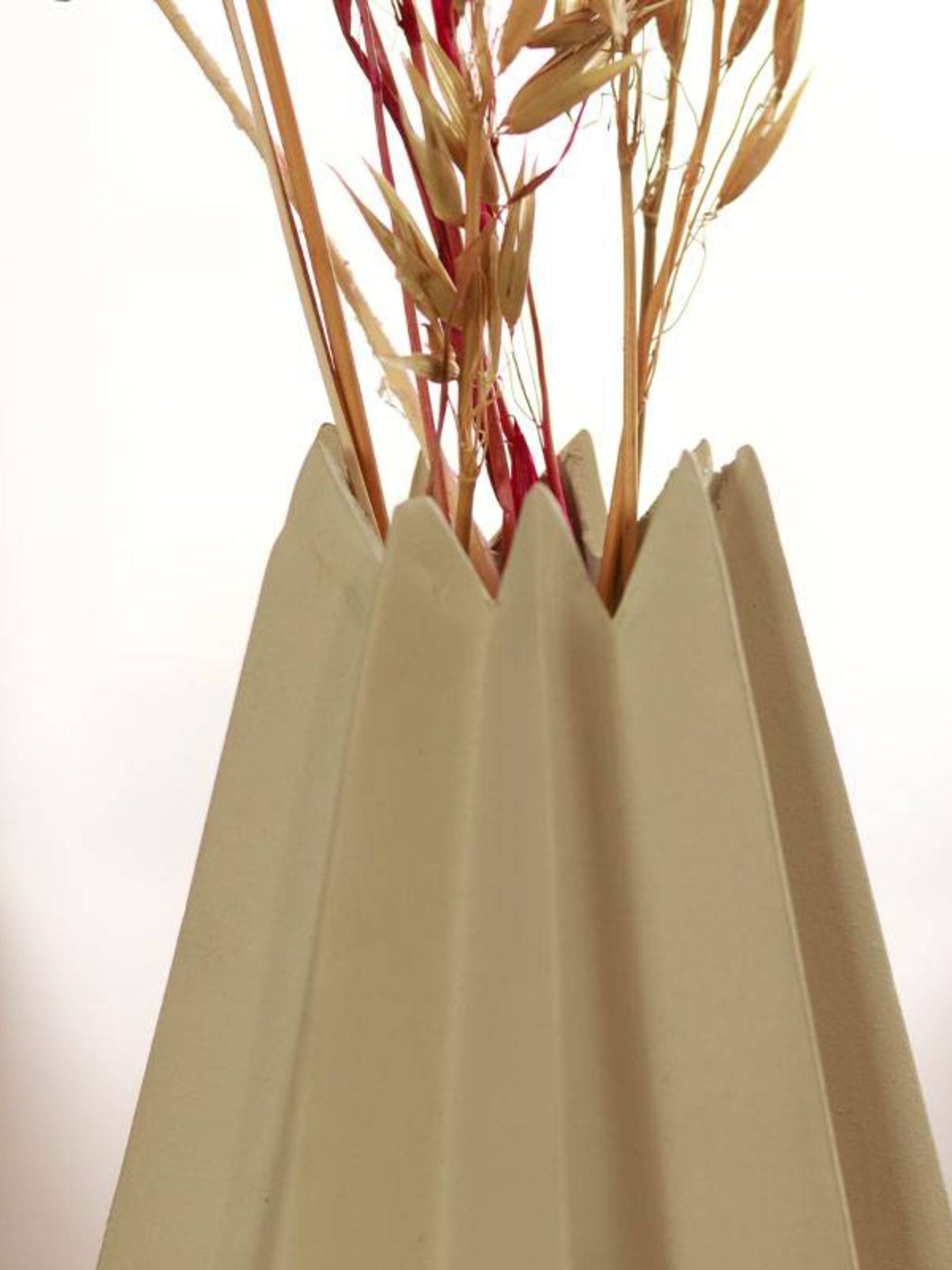 Geometrical zen vase white with cherry charm bunch