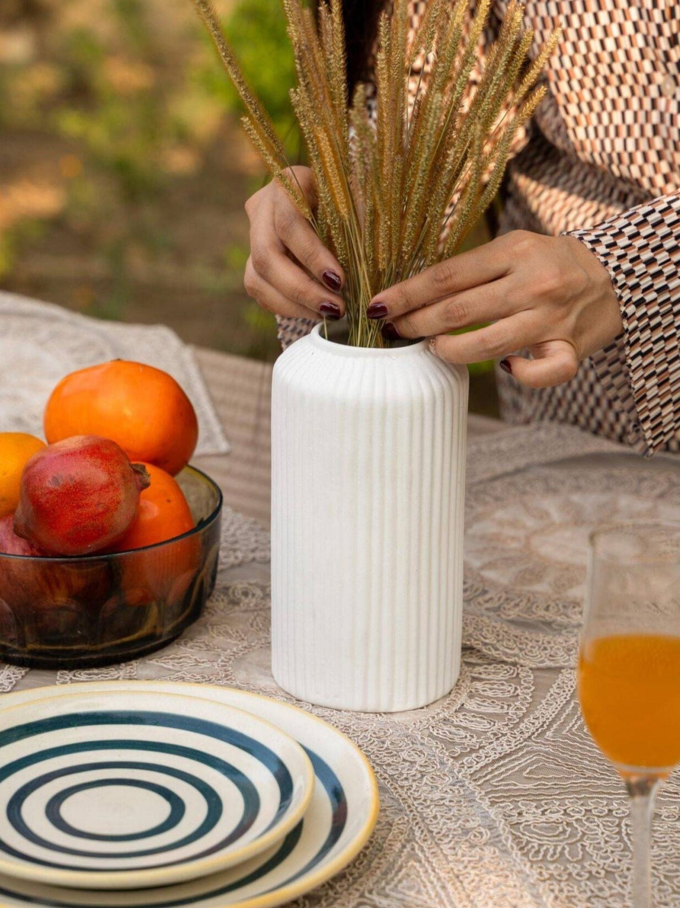 Snow White vase with Rustic grass