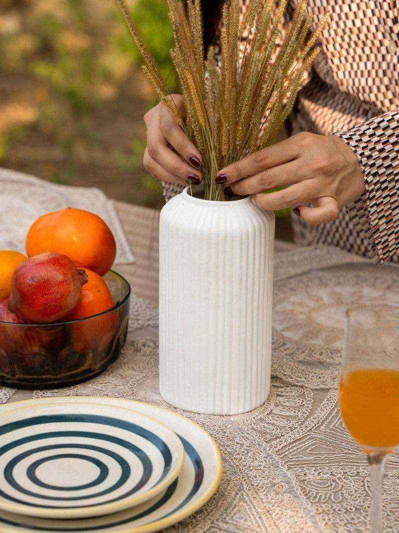 Snow White vase with Rustic grass