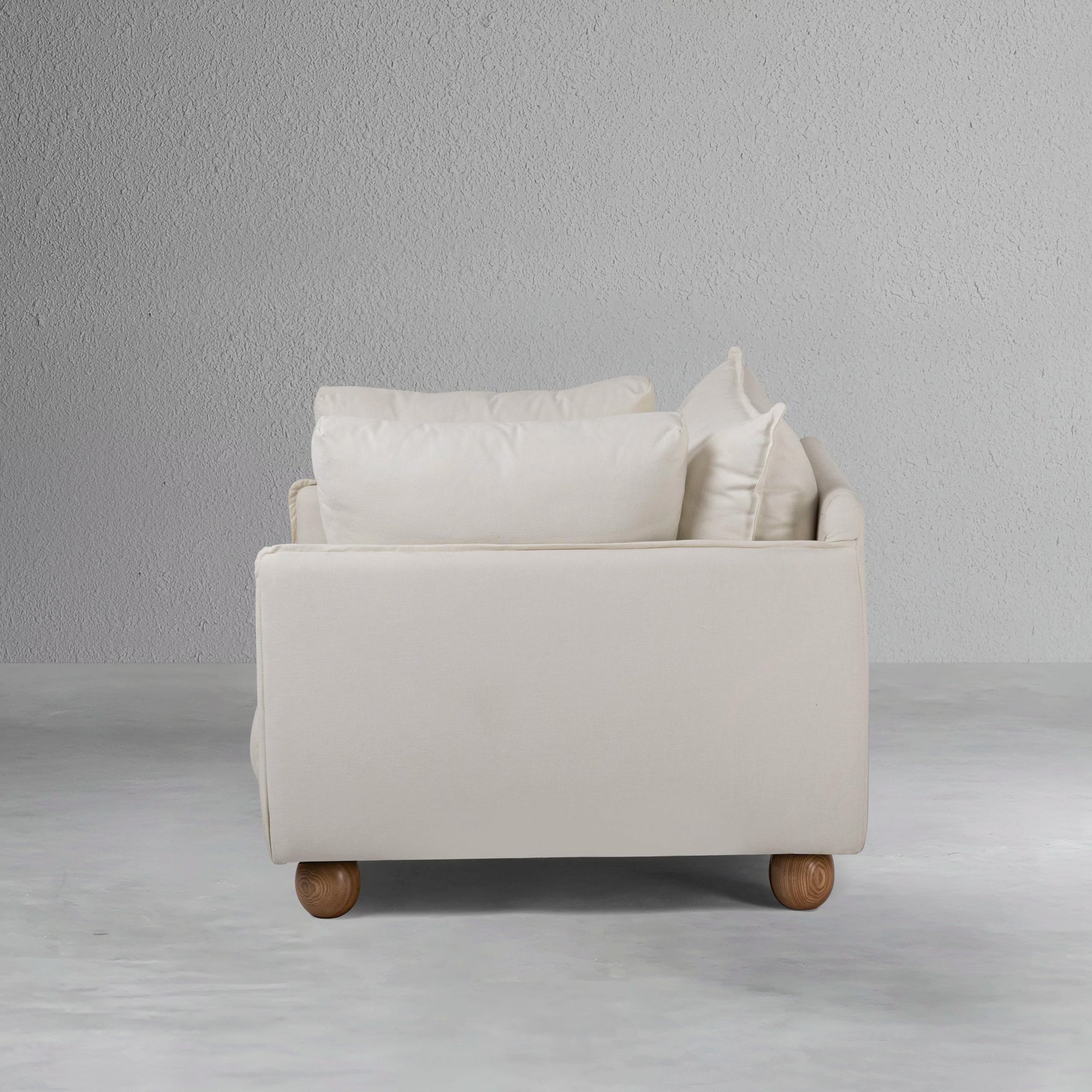 aura-single-seater-super-sofa_4_dw.jpg